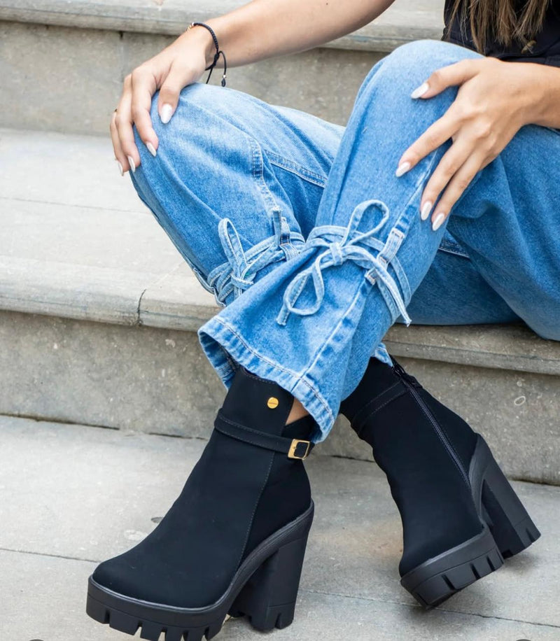 BOTAS EN GAMUZA NEGRAS